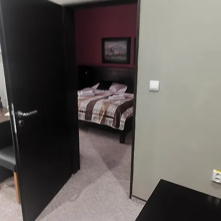 David With Free Parking Hotel