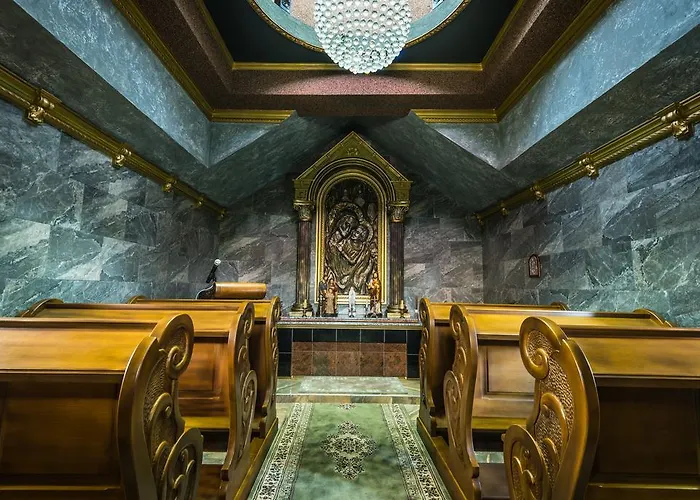 David With Free Parking