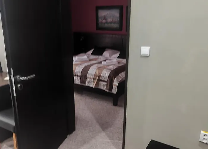 David With Free Parking Otel