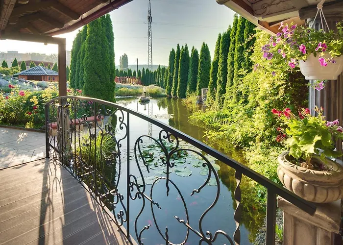 David With Free Parking